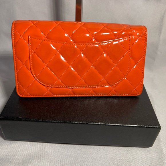 Chanel red/orange quilted patent leather wallet - Picture 2 of 14